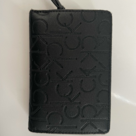 Calvin Klein Logo Embossed Wallet - Picture 3 of 8